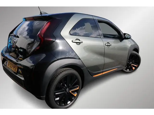 Toyota Aygo X 1.0 VVT-i MT Limited Achteruitrij Camera, JBL Audio, stoelverwarming, apple & android...