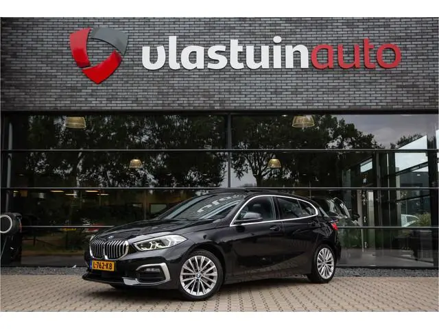 BMW 1-serie 118i Business Edition Plus , Cruise control, Stoelverwarming, Panoramadak