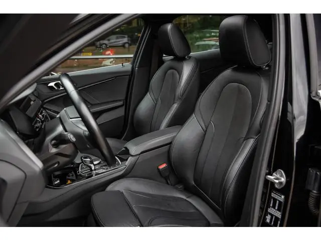 BMW 1-serie 118i Business Edition Plus , Cruise control, Stoelverwarming, Panoramadak