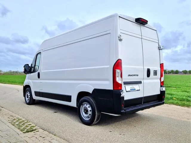 Fiat Ducato 2.2 MultiJet 140 S&S L2H2 3.5t - 140 Pk - Euro 6 - Groot Scherm - Navi - ParkeerCamera -...