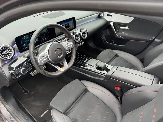 Mercedes-Benz A-klasse 180 AMG Night Edition Aut- Nap 9dkm, Dealer Onderhouden, Panoramadak, Sfeerve...