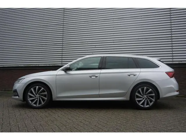 Skoda Octavia Combi 1.0 e-TSI Bus.Edition Plus/Camera/Trekhaak/ Memorystoel verwarmd.