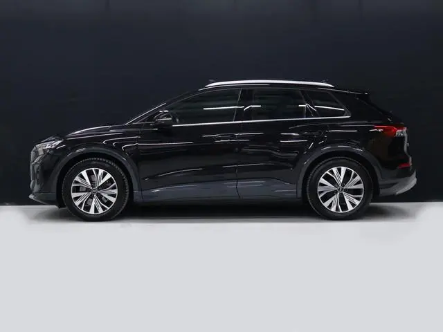 Audi Q4 e-tron 40 Launch edition 77 kWh [SCHUIFKANTELDAK, ADAPTIVE CRUISE, CAMERA, APPLE CARPLAY, AN...