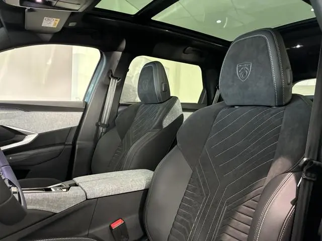 Peugeot e-5008