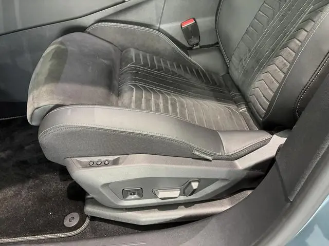 Peugeot e-5008