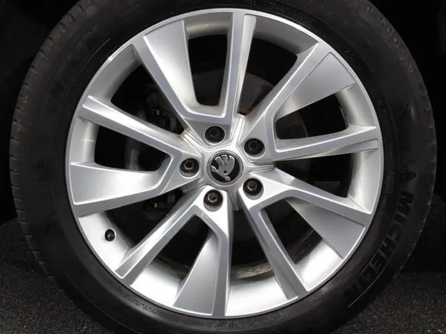 Skoda Karoq 1.5 TSI 150pk Automaat Style  Climate Control Cruise Control LED Lichtmetalen velgen Nav...
