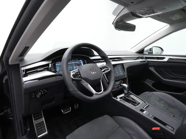 Volkswagen Arteon Shooting Brake 1.4 TSI eHybrid 218 pk DSG R-Line | Panoramadak | Discover Pro | Ad...