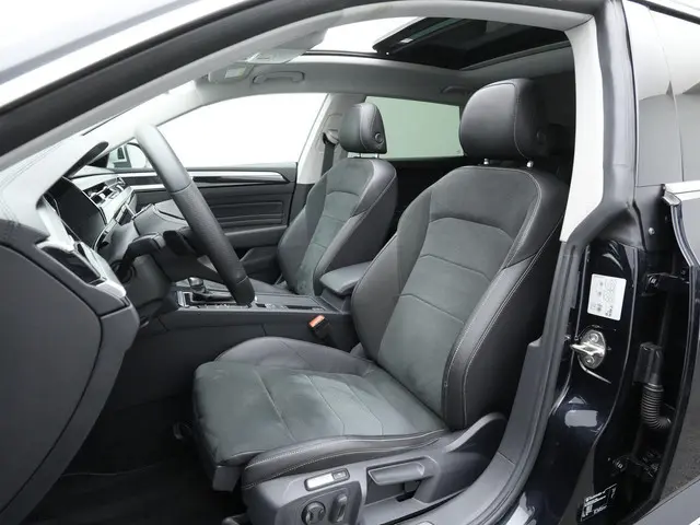 Volkswagen Arteon Shooting Brake 1.4 TSI eHybrid 218 pk DSG R-Line | Panoramadak | Discover Pro | Ad...