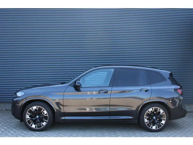 BMW iX3 M-Sport 80 kWh Panoramadak Harman-Kardon Elekt.-Trekhaak Head-UP Full-Led