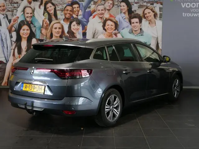 Renault Mégane Estate 1.3 TCe Intens *Vraag naar beschikbaarheid!* - Trekhaak - Dodehoek - Head-up d...