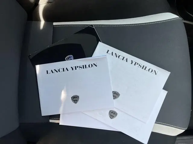 Lancia Ypsilon