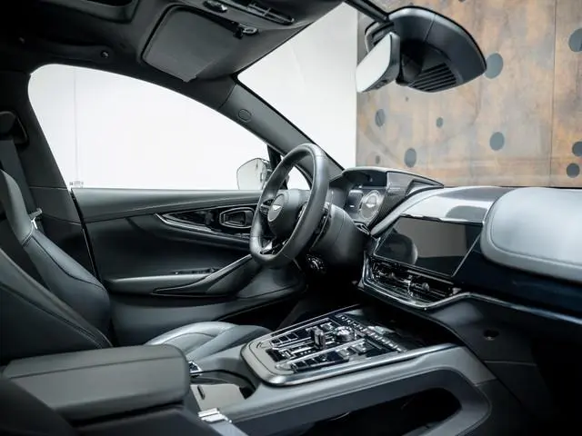 Aston Martin DBX