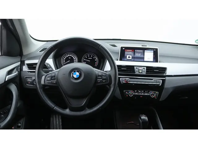 Bmw X1 xDrive25e Business Advantage | LED | Navigatie |