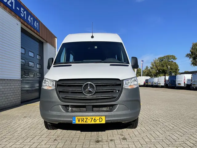 Mercedes-Benz Sprinter 317 1.9 CDI 170pk L2H2 DC 7 persoons / rijklaar € 39.950 ex btw / lease vanaf...