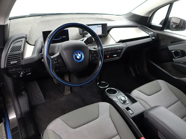 BMW i3 High Voltage Edition 94Ah 33 kWh- Xenon Led, Park Assist, Stoelverwarming, Navigatie, Cruise,...