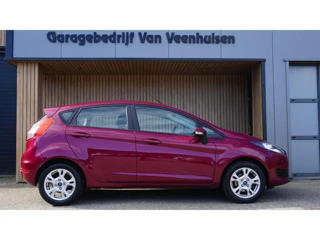 Ford Fiesta 1.0 65pk 5Drs Style Airco Navi Trekhaak 15inch LM Bluetooth *DIS.RIEM V.V.* NL auto 9710...