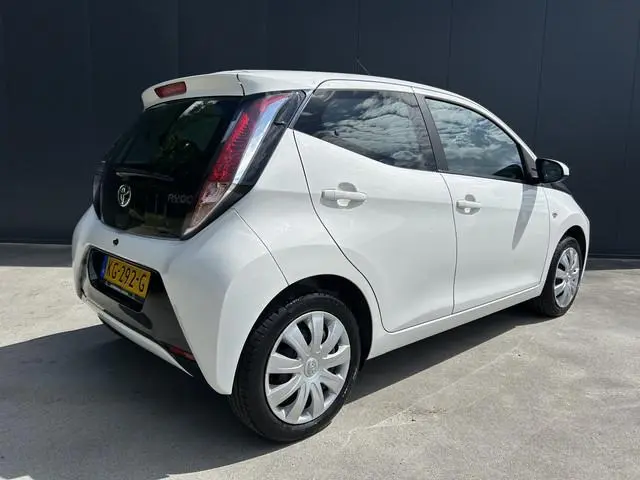 Toyota Aygo 1.0 VVT-i x-play AIRCO CAMERA LED 5 DEURS