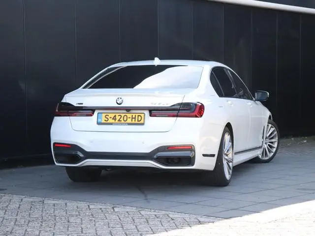 BMW 7-serie 745Le xDrive M-SPORT | LEDER | MEMORY | SCHUIFDAK | ENTERTAINMENT | MASSAGE | LUCHTVERIN...
