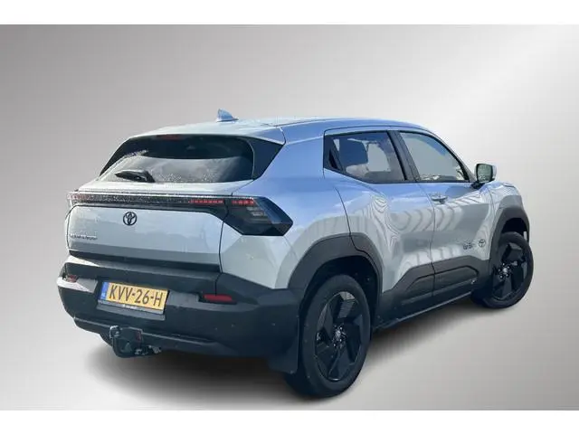 Toyota Urban Cruiser Dynamic Adventure 61 kWh, Trekhaak, Spatlappen!