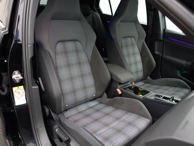 Volkswagen Golf 1.4 eHybrid GTE Clubsport Aut- Xenon Led Matrix, Carplay, Stuur/Stoelverwarming, Ada...