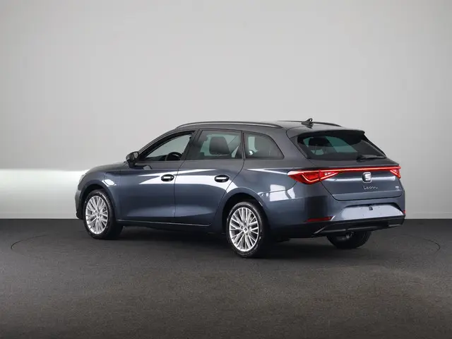 SEAT Leon Sportstourer 1.5 TSI e-Hybrid Style Business Intense | Magnetic Tech Metallic | Matrix LED...