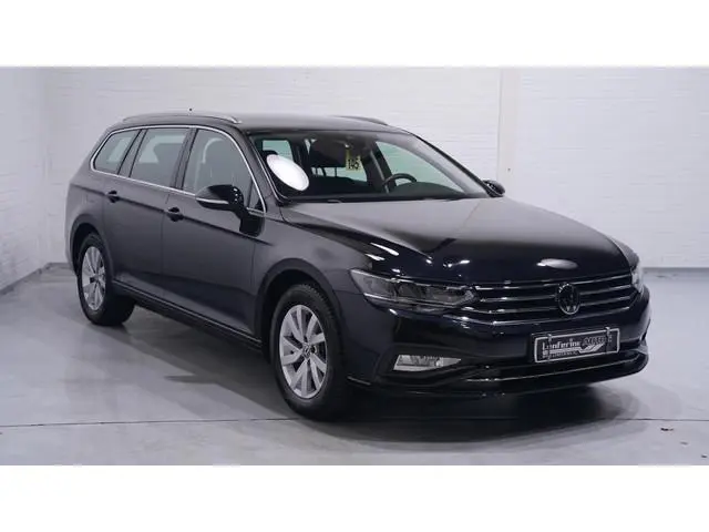 Volkswagen Passat Variant 1.5 TSI Business Wegklapbare trekhaak Navi Camera Apple Carplay Voorruitve...