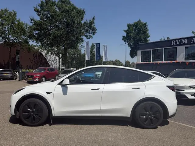 Tesla Model Y Long Range RWD 75 kWh LONG RANGE AWD FSD! VAN: 46.900,- VOOR: 43.877,- | FULL SELF DRI...
