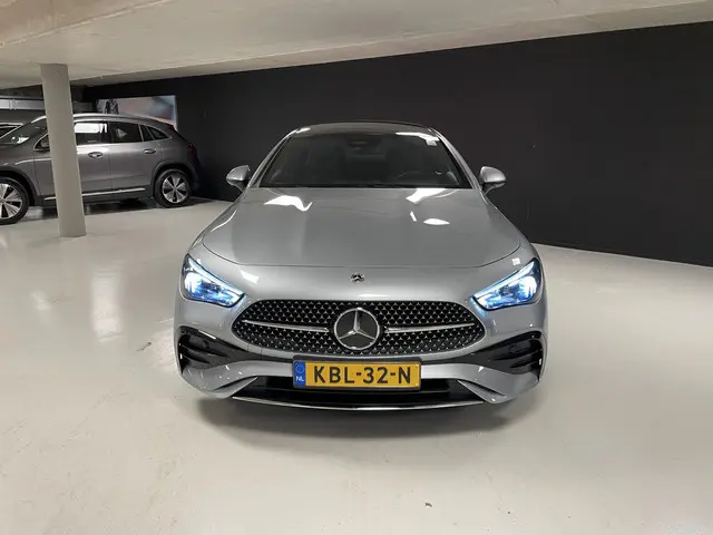Mercedes-Benz CLE Coupé 300 e EQ Hybrid AMG