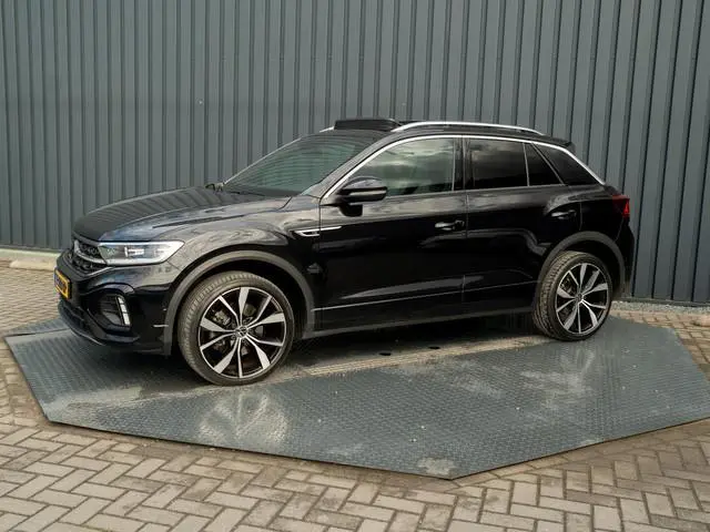 Volkswagen T-Roc 1.5 TSI R-Line Business+ | Pano | Afnb. Trekhaak | Keyless | Elk. A-klep | Side Ass...