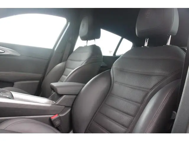 Alfa Romeo Tonale 1.5T Hybrid 160PK VELOCE | PREMIUM PACK: LEDEREN BEKLEDING/GEVENTILEERDE VOORSTOEL...