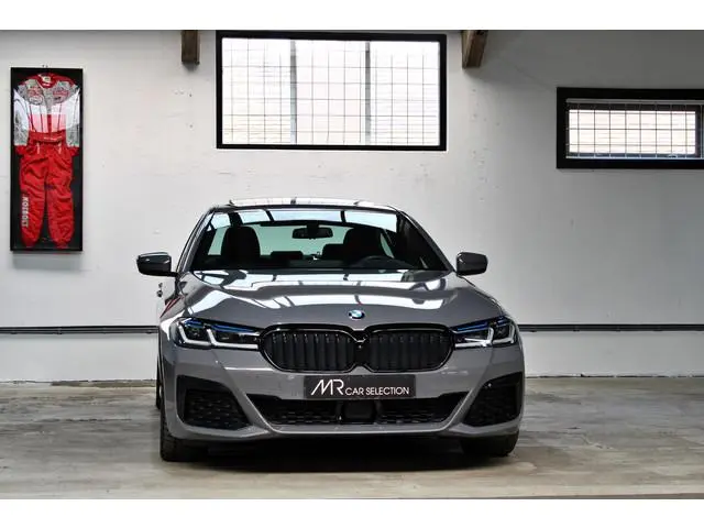 BMW 5-serie 530i High Executive | M-Sport | 19 inch | Schuifdak | Keyless | Adapt. Cruise | NL auto...