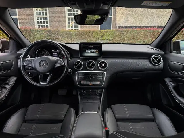 Mercedes-Benz A-Klasse 180 Prestige Aut. l Facelift l LED l Cruise l Navi l Stoelverwarming