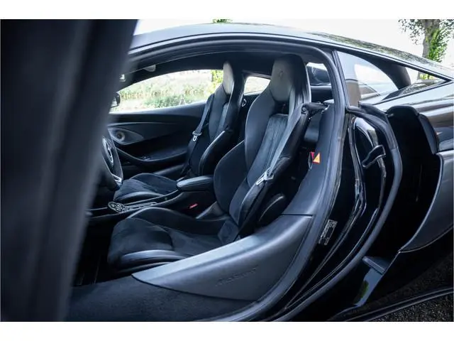 McLaren 540C **Nose Lift ** Sportuitlaat ** Carbon ** Bowers & Wilkins ** **DEALER ONDERHOUDEN**