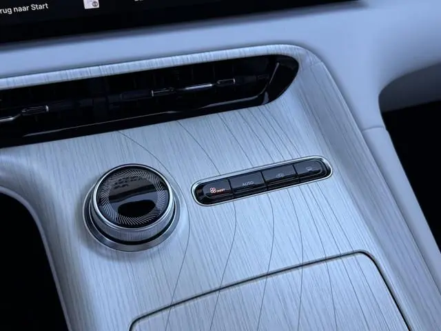 Geely E5