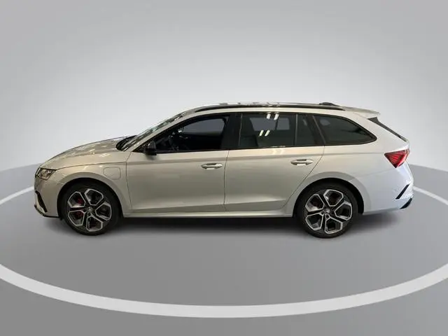Skoda Octavia Combi 1.4 TSI RS iV PHEV 245pk DSG Business · Camera · Inklap. Trekhaak · Head-Up Disp...