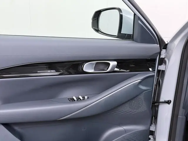 Geely E5