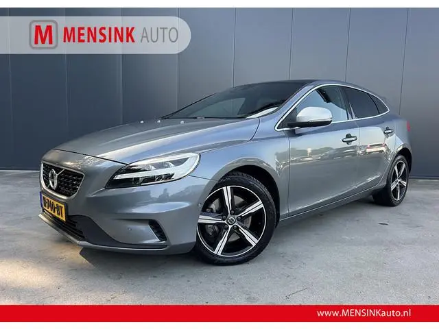 Volvo V40 1.5 T3 AUTOMAAT Polar+ Sport 1e EIGENAAR PANO DAK CAMERA HARMAN KARDON PARK ASSIST LED NAV...