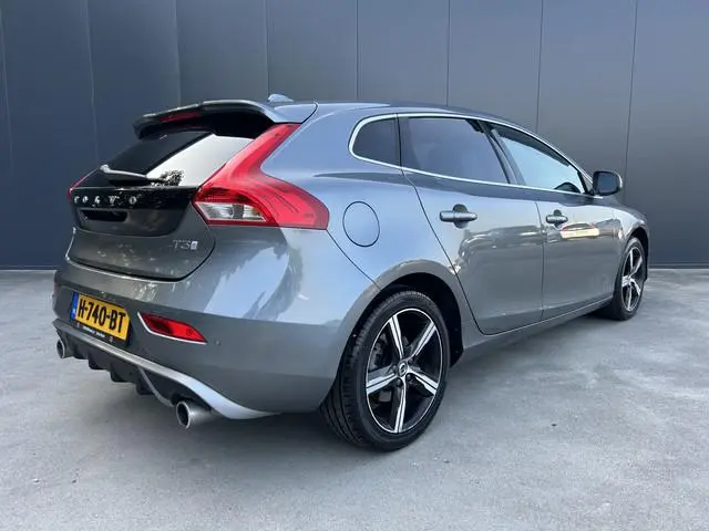 Volvo V40 1.5 T3 AUTOMAAT Polar+ Sport 1e EIGENAAR PANO DAK CAMERA HARMAN KARDON PARK ASSIST LED NAV...