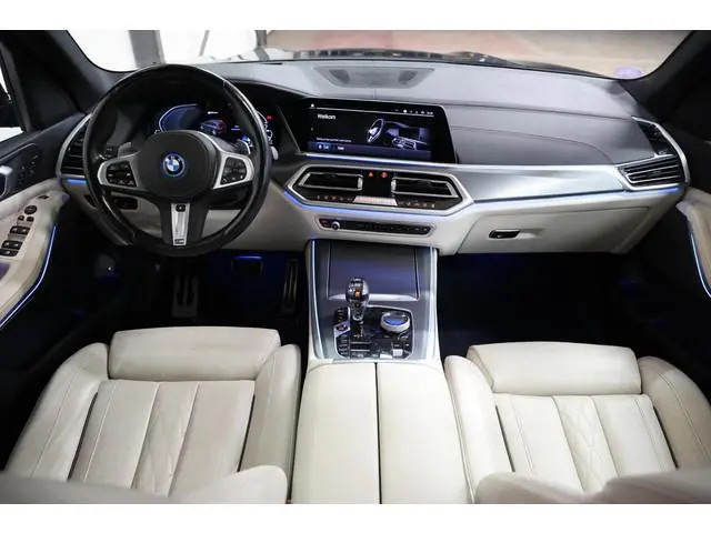 BMW X5 xDrive45e PANORAMA SKY LOUNGE TREKHAAK MASSAGE