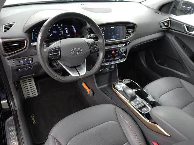 Hyundai IONIQ Premium+ EV Aut- SOH 99%, Schuifdak, Stoelventilatie, Stuur/Stoelverwarming, Infinity...