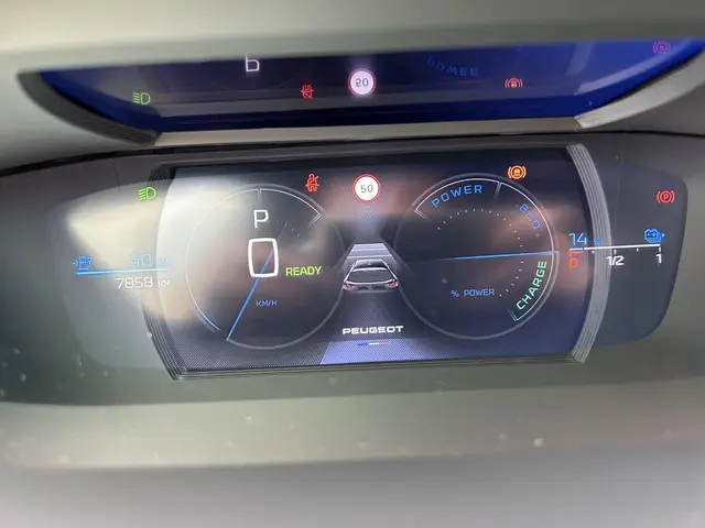 Peugeot e-308