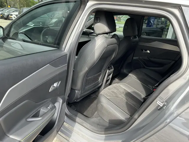 Peugeot e-308