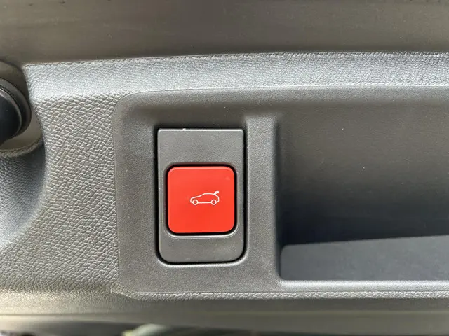 Peugeot e-308