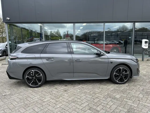 Peugeot e-308