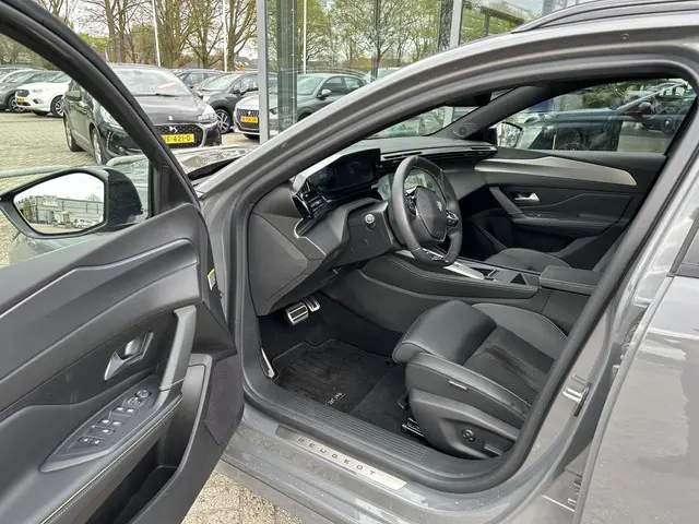 Peugeot e-308