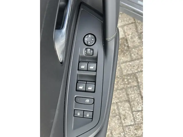 Peugeot e-308