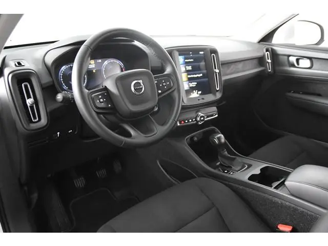 Volvo XC40 1.5 T2 Momentum *1ste Eigenaar*Navigatie*Parkassist*Trekhaak*