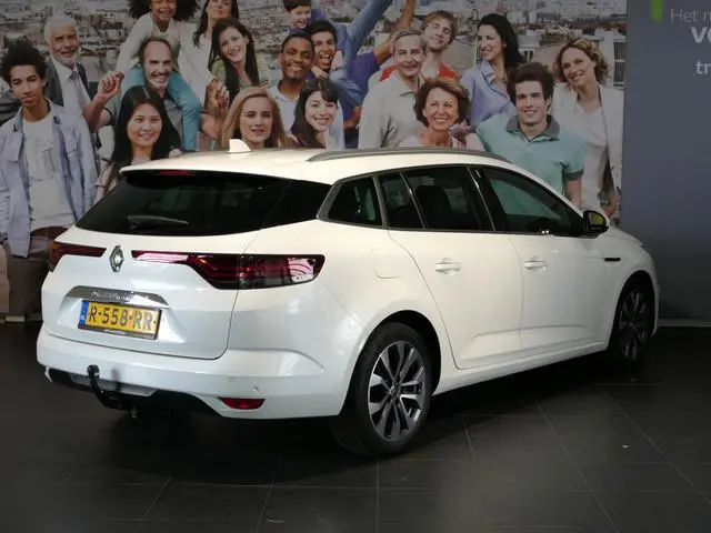 Renault Mégane Estate 1.3 TCe 140 Techno - Dealer onderhouden! - Dodehoek - Parkeerassistent - Uitpa...