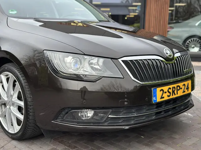 Skoda Superb Combi 1.6 TDI Sprint Pro Alcantara Xenon Navigatie Memory