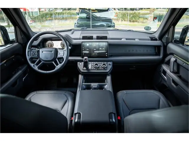Land Rover Defender 110 P300e 110 FULL URBAN PACK ** Towing ** Cold Climate ** 23inch ** HSE X-Dynam...